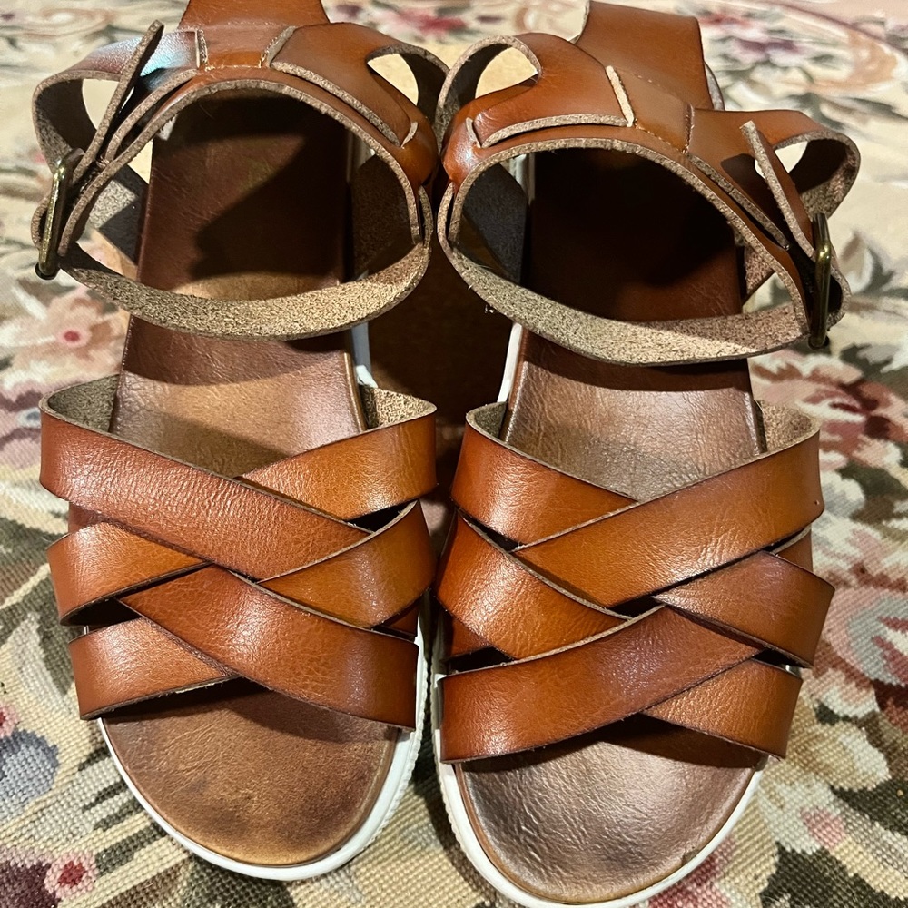 Platform leather strappy sandals